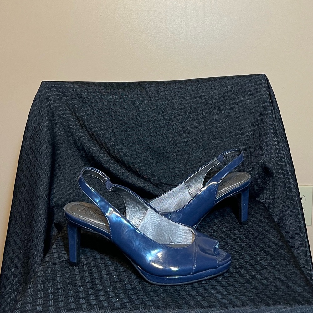 Life Stride Glossy Navy Slingback Heels
